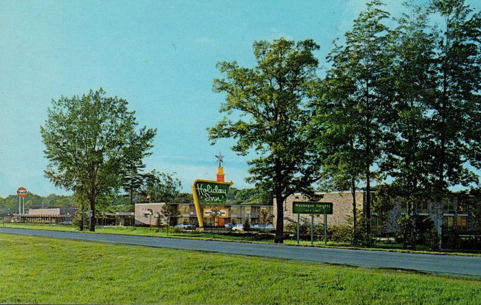 Holiday Inn - Muskegon Holiday Inn (newer photo)